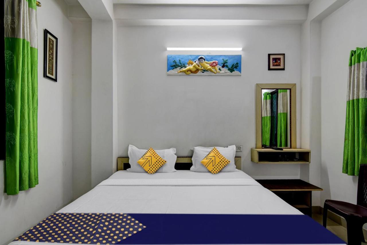 Spot On Ray Palace Hotel Puri Exterior foto