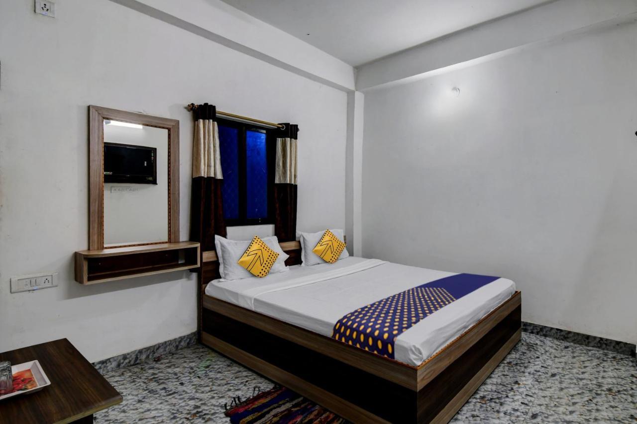 Spot On Ray Palace Hotel Puri Exterior foto