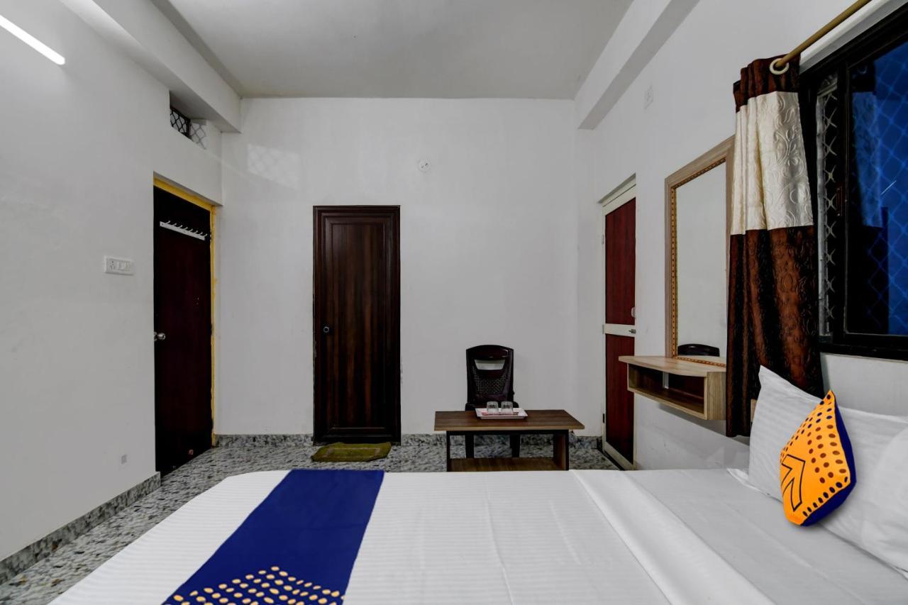 Spot On Ray Palace Hotel Puri Exterior foto