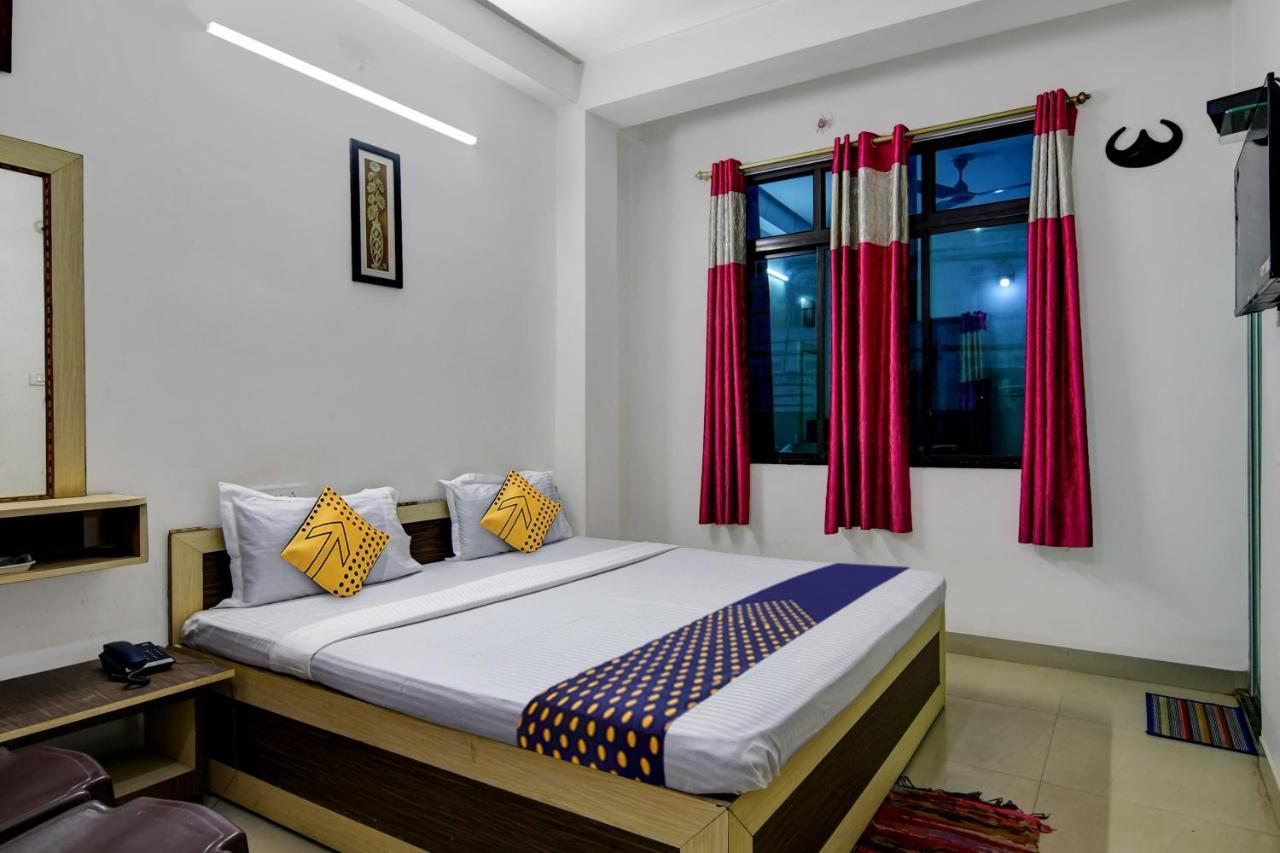 Spot On Ray Palace Hotel Puri Exterior foto