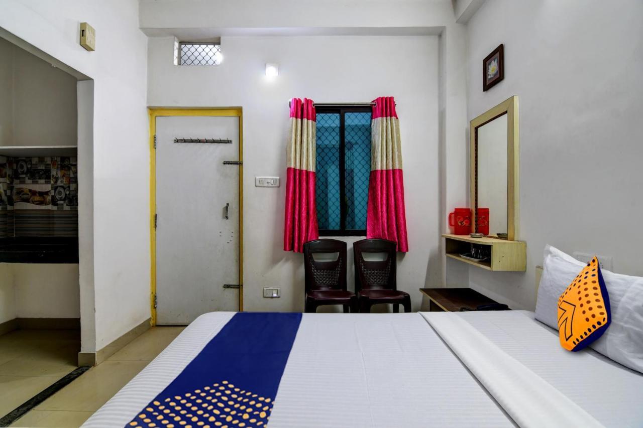 Spot On Ray Palace Hotel Puri Exterior foto