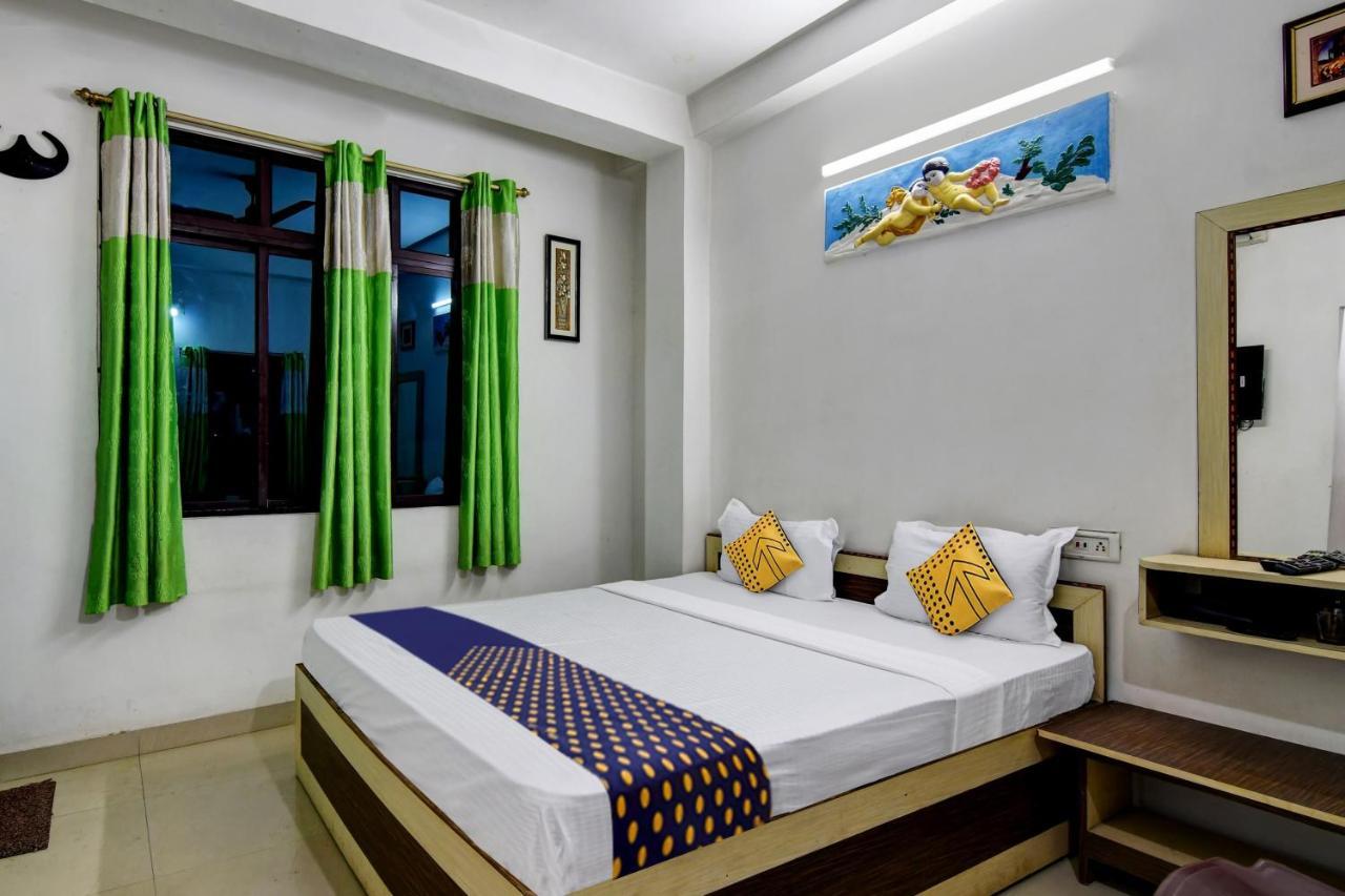 Spot On Ray Palace Hotel Puri Exterior foto