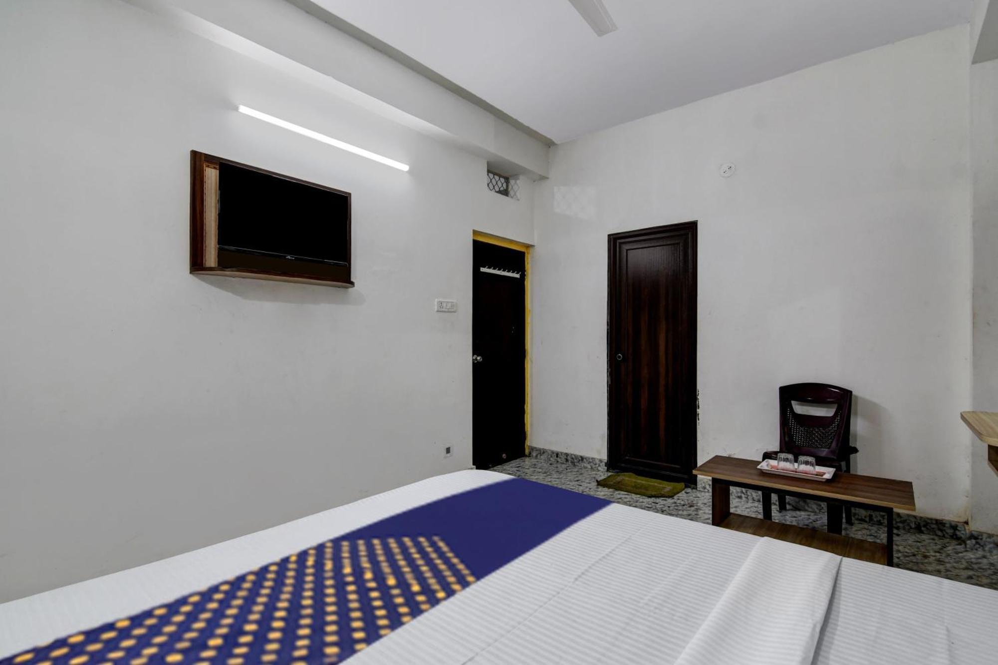Spot On Ray Palace Hotel Puri Exterior foto