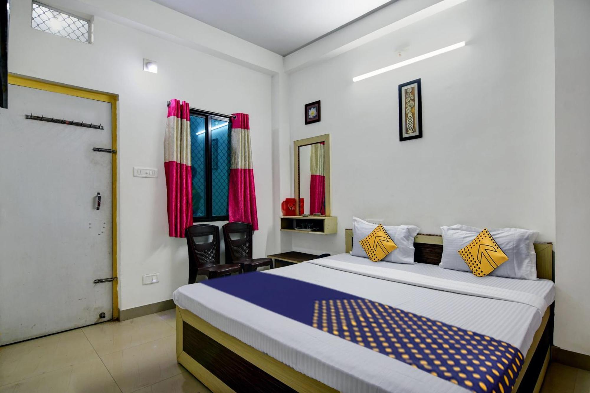 Spot On Ray Palace Hotel Puri Exterior foto